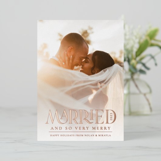 Kerstfoto met gehuwde Elegant Folie Typografie Folie Feestdagenkaart (Staand Voorkant)