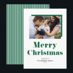 Kerstfoto met groene feestelijke feestfoto feestdagenkaart<br><div class="desc">Vrolijk kerstfeest! Verstuur feestelijke groeten dit kerstseizoen met deze aanpasbare foto-kerstkaart. Het is voorzien van een groen gewaagd typografie- en patroonpatroon. Personaliseer door een foto,  namen,  jaar en andere details toe te voegen. Deze moderne kerstkaart voor typografie is ook verkrijgbaar in andere kartonnen dozen.</div>