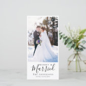 Kerstfoto met kalligrafie 'Merry & Married' Feestdagenkaart (Staand voorkant)