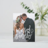 Kerstfoto met Pas getrouwd en vrolijk kerstfeest Feestdagenkaart (Staand voorkant)