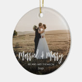 Kerstfoto met Pas getrouwd en vrolijk kerstfeest Keramisch Ornament (Links)