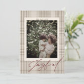 Kerstfoto met vrolijk geruit motief feestdagenkaart (Staand voorkant)