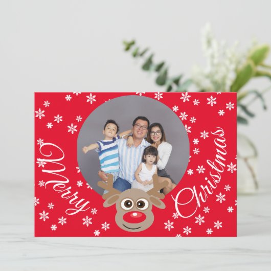 Kerstfoto Rood Schattige rendier Wit Script Feestdagenkaart (Staand voorkant)