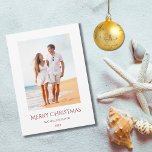 kerstfoto Tropisch straten Vacup Feestdagenkaart<br><div class="desc">Tropische beach-vakantiekaart,  met een kustthema en een rood typografisch ontwerp. Met aanpasbare rode letters kunt u uw eigen tekst toevoegen. U verandert ook de foto met uw om speciaal te maken. Geweldig voor het sturen van kerstwensen vanuit je vakantiebestemming.</div>