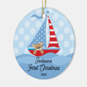 Kerstfoto van baby's eerste zeilboot keramisch ornament (Links)