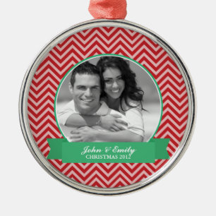 Kerstfoto van rood en groen metalen ornament