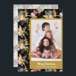 kerstfoto van Tropical Flowers Feestdagenkaart<br><div class="desc">Exotische roze en witte hibiscus-bloemen, gele leugens, ananassen, palmschijfjes en tropische bladeren plus uw namen en groet op de onderkant in een chroomschrift op ELKE COLOR-achtergrond - VERANDEREN het gezegde, verander de lettertypen, lettertypekleuren, lijst naar elke kleur achter uw foto. *Voeg meer foto's of meer details op de rug met...</div>
