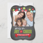 kerstfotokaart voor de Cute Chalkboard-serie Feestdagenkaart<br><div class="desc">Kute bracket die cut trendy chalkboard familie kerstkaart met snoepkantines, mittens, retro ornaments met het vakantiegericht "Wishing you Joy & Cheer" in de rode en groene typografie. Draai onze fotokaart om een coördinerend patroon van het snowflake-bord weer te uitzichten voor een extra speciale aanraking. Verkrijgbaar in een moderne vorm van...</div>