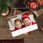 Kerstfotoserie | Briefkaart Rode Joy<br><div class="desc">Vier de sfeer van het seizoen met ons stijlvolle kerst briefkaart in zachte neutrale tinten. Met uw favoriete familiefoto en aanpasbare tekst met de tekst "Dit is Kerstmis", samen met een persoonlijke naam, voegt deze kaart een oprechte touch toe aan uw feestelijke groeten. Dit briefkaart is ideaal voor het delen...</div>