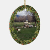 Kerstgeiten op een log keramisch ornament (Rechts)