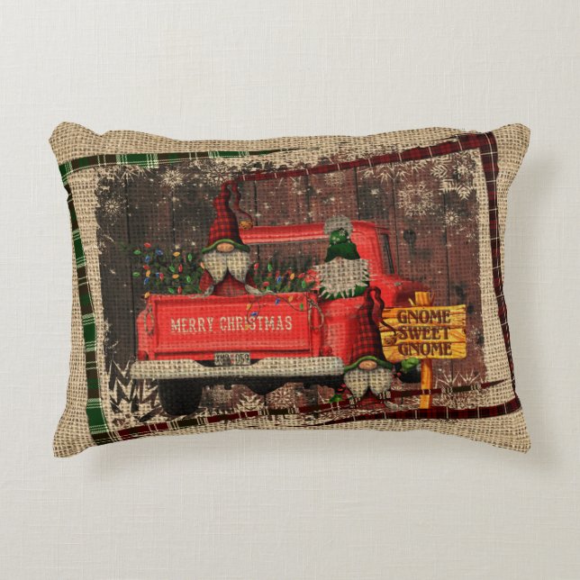 Kerstgenoom Sweet Gnome Red Truck Pset Rustin Accent Kussen (Voorkant)