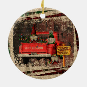 Kerstgenoom Sweet Gnome Red Truck Pset Rustin Keramisch Ornament