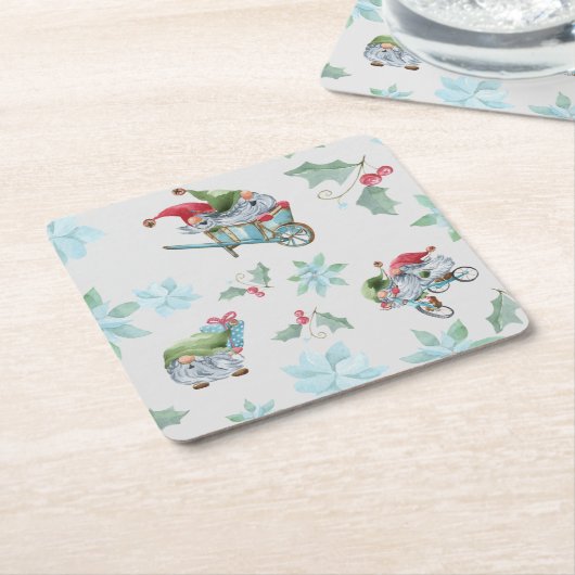 Kerstgnomen bij het spelen kartonnen onderzetters (Schuin)