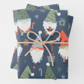 Kerstgnomen Santa Claus Blue Green Whimsical Inpakpapier Vel (In situ)