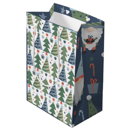 Kerstgnomen Trees Blue Green Red Medium Cadeauzakje (Achterkant Gekanteld)