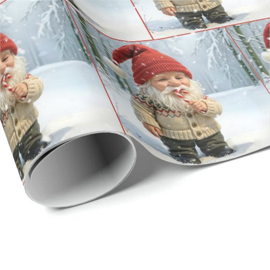 Kerstgnoom in sneeuwvlokken met snoepriet cadeaupapier (Rol Hoek)