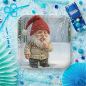 Kerstgnoom in sneeuwvlokken met snoepriet papieren bordje (Feest)