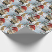 Kerstgnoom met een snoepriet in het besneeuwde bos cadeaupapier (Hoek)