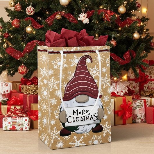Kerstgnoom op papieren tas klein cadeauzakje