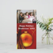 KerstGold Bauble Red Background-fotokaart Feestdagenkaart (Staand voorkant)