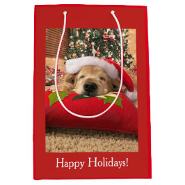 Kerstgouden koortsnaveldog onder de boom medium cadeauzakje