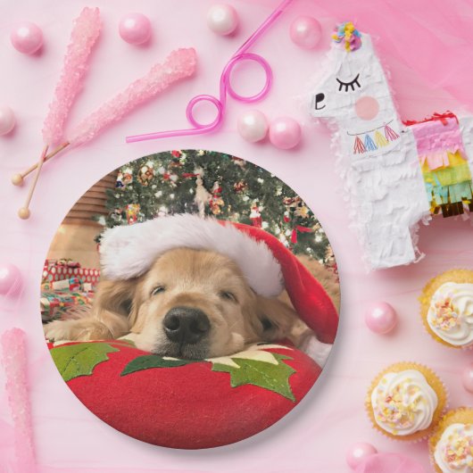 Kerstgouden koortsnaveldog onder de boom papieren bordje (Feest)