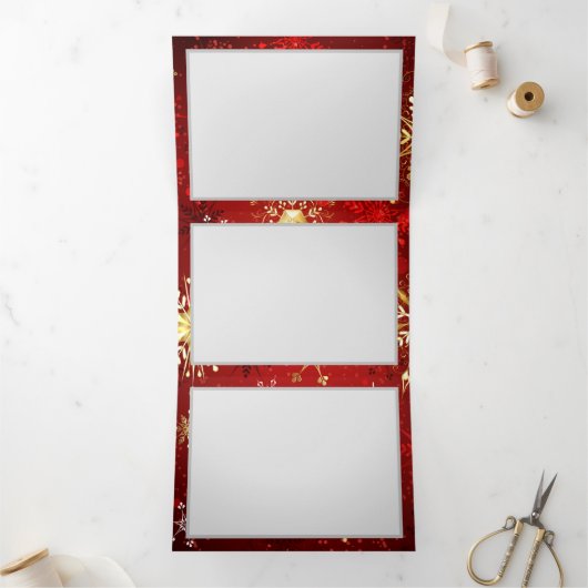 Kerstgouden sneeuwvlokken op rode achtergrond drieluik aankondiging (Binnen)