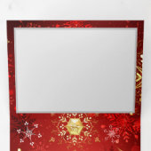 Kerstgouden sneeuwvlokken op rode achtergrond drieluik uitnodiging (Binnenzijde eerst)