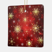 Kerstgouden sneeuwvlokken op rode achtergrond keramisch ornament (Links)