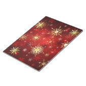 Kerstgouden sneeuwvlokken op rode achtergrond notitieblok (Schuin)
