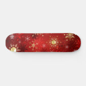 Kerstgouden sneeuwvlokken op rode achtergrond persoonlijk skateboard (Horizontaal)