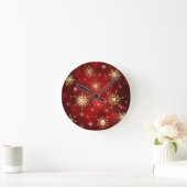 Kerstgouden sneeuwvlokken op rode achtergrond ronde klok (Huis)