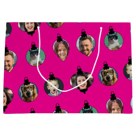 Kerstgrappige familie foto's in roze versieringen groot cadeauzakje (Voorkant)