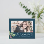 KerstGreenery Faith Love & Family Foto Feestdagenkaart (Staand voorkant)