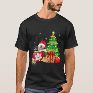 kerstgrijze tablet met lelijke kerstboomverlichtin t-shirt