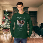 Kerstgroen familiefoto hartnaam vader t-shirt<br><div class="desc">Groen shirt. Personaliseer en voeg uw eigen familiefoto toe. Hartvormig lijst. Voeg je familienaam en jaartal toe. Witte tekst.</div>