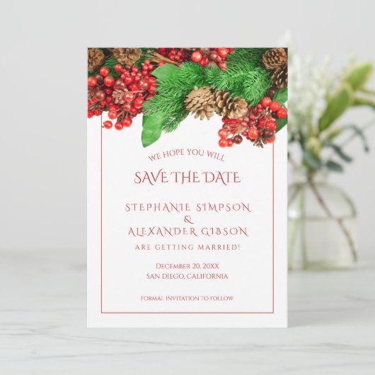 Kerstgroen Rood Berries Holiday Weddenschap Save The Date (Staand voorkant)