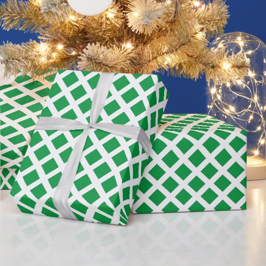 Kerstgroen wit ruitvormig patroon modern cadeaupapier (Feestdagen)