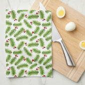 Kerstgroene dennenbladeren en rode bessen op wit theedoek (Quarter Fold)