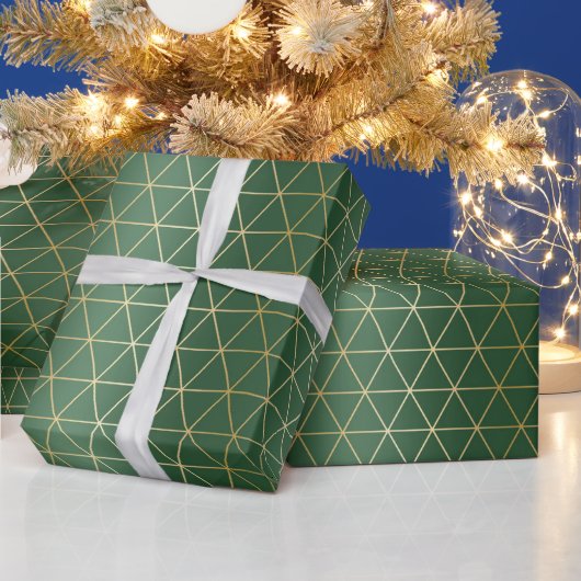 Kerstgroene gouden driehoek geometrisch cadeaupapier (Feestdagen)