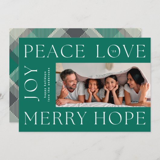 Kerstgroene letters MERRY JOY PEACE LOVE foto Feestdagenkaart (Voorkant / Achterkant)
