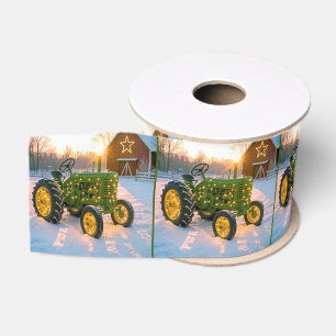Kerstgroene vintage tractor met rode schuur grosgrain lint
