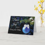 Kerstgroeten over de Miles Blauwe Versiering Kaart (Gele Bloem)