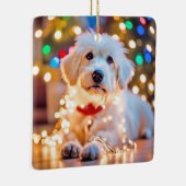Kersthond verstrikt in lichten keramisch ornament (Rechts)
