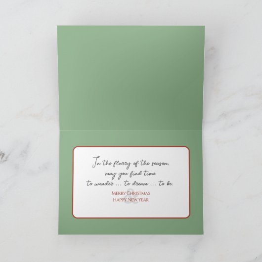 Kersthuisje met krans feestdagen kaart (Binnen)