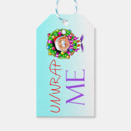 Kerstjongen met krans Pak me uit cadeaukaart Cadeaulabel
