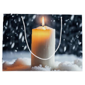 Kerstkaars in sneeuw groot cadeauzakje (Achterkant)