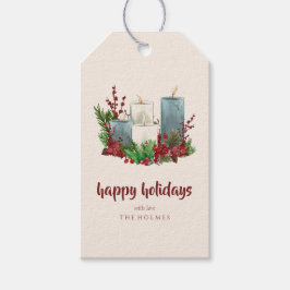 Kerstkaarsen met bloemen en bessen cadeaulabel