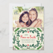 Kerstkaart met dennentakken en vredesboodschap (Voorkant)