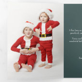 Kerstkaart met drie vouwen en foto 'Holly Happy Ho Drieluik Wenskaart (Binnenzijde eerst)